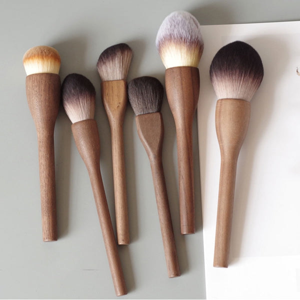 Eco-friendly cosmetic brushes