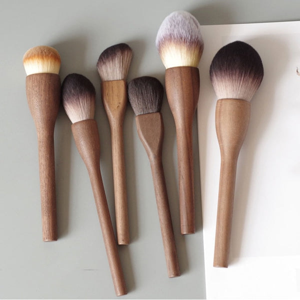 European Vintage Wood Handle Makeup Brush